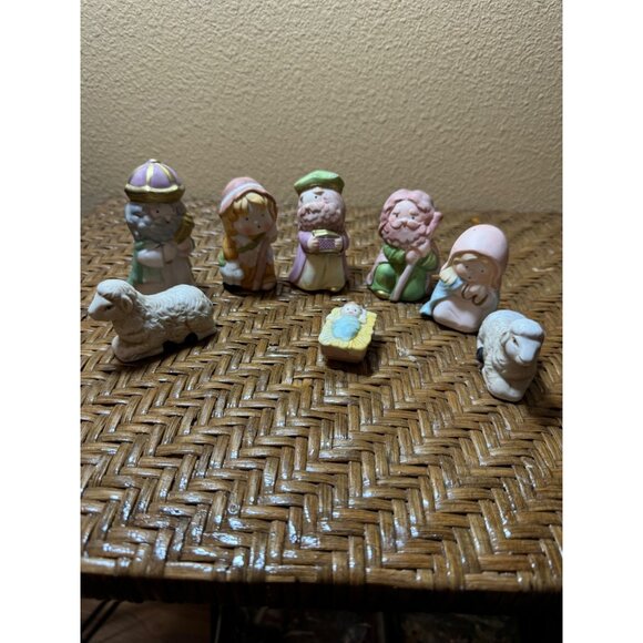 Hand-Painted Ceramic Nativity Scene Figurines Set Of 8 Pieces - Picture 1 of 10